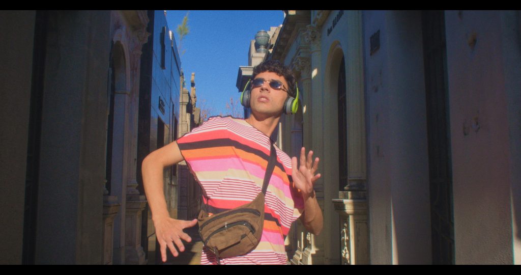 La máquina, el delfín y un enano de jardín